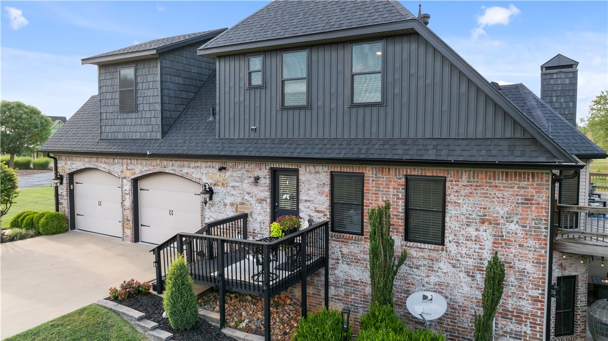 Soaring Hawk Sub Cave Spgs - Residential