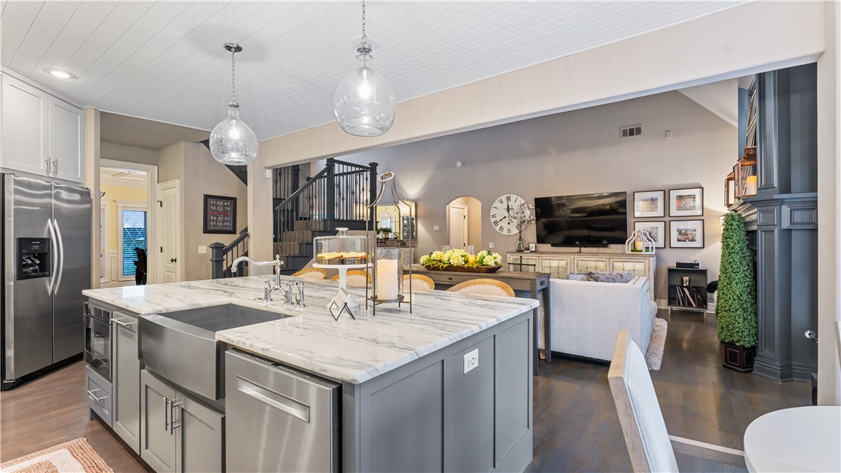 Soaring Hawk Sub Cave Spgs - Residential