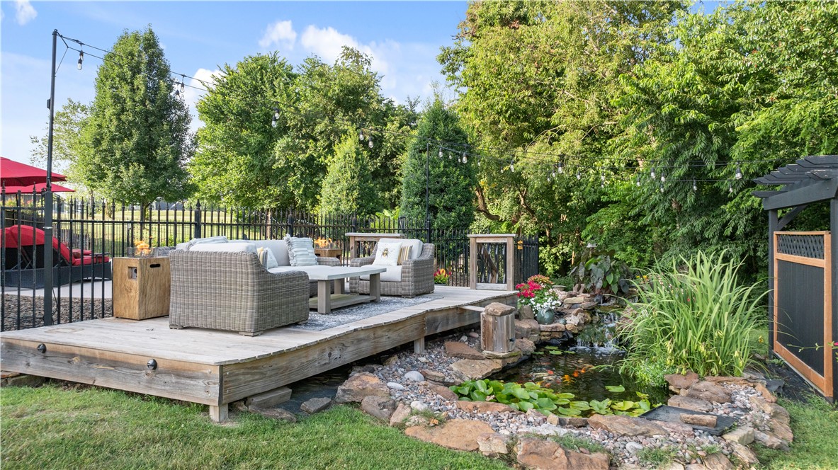 Soaring Hawk Sub Cave Spgs - Residential