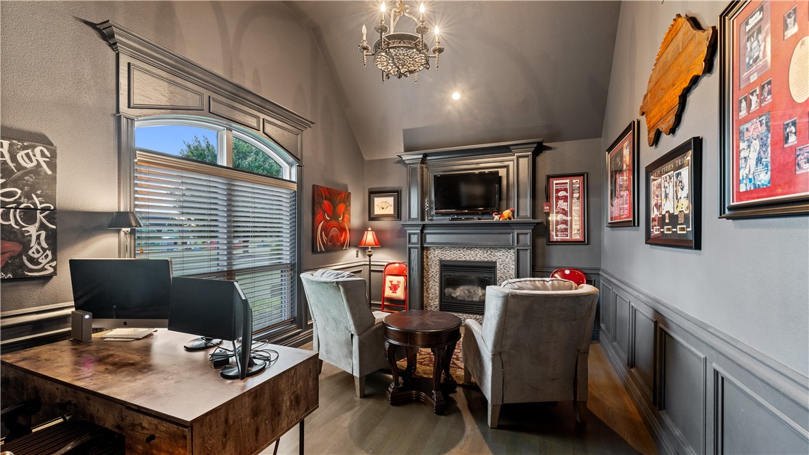 Soaring Hawk Sub Cave Spgs - Residential