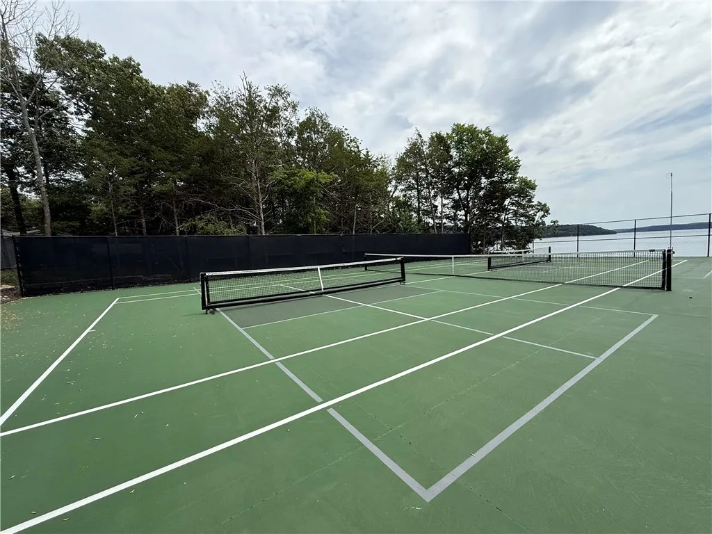 Garfield, Arkansas 72732, United States, 4 Bedrooms Bedrooms, ,3 BathroomsBathrooms,Residential,Active,199955