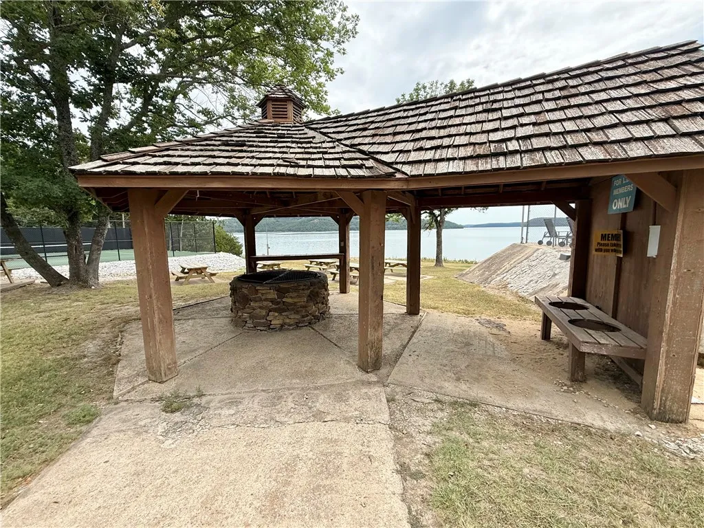 Garfield, Arkansas 72732, United States, 4 Bedrooms Bedrooms, ,3 BathroomsBathrooms,Residential,Active,199955