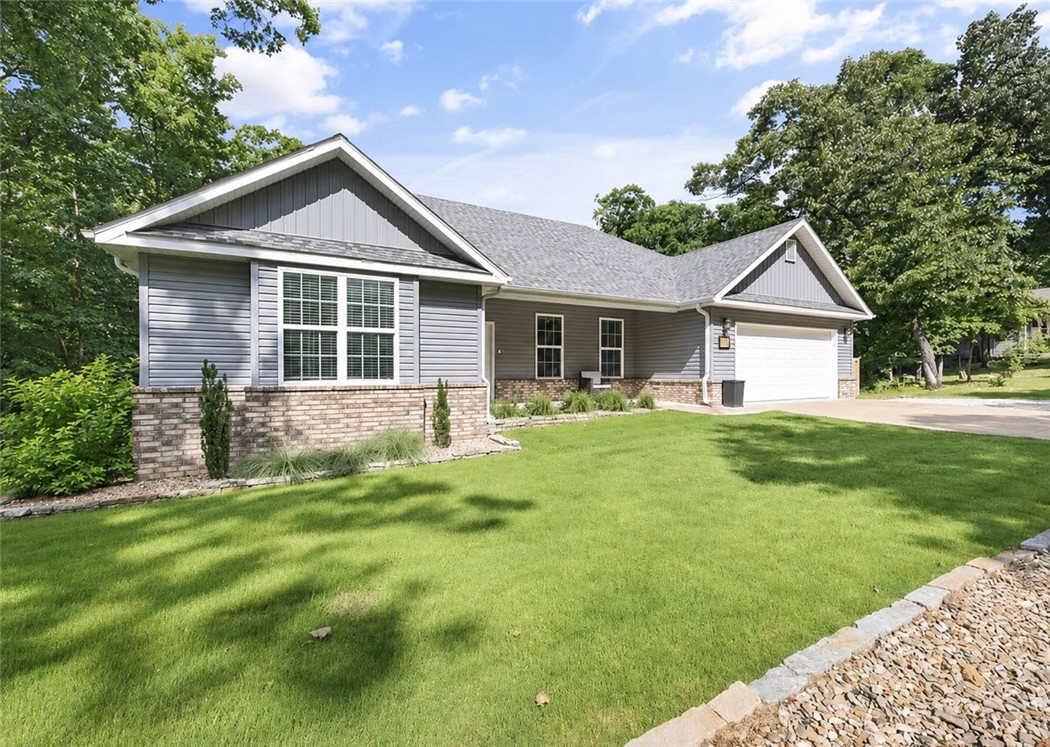 Photo 1 of 39 — 11 Melbourn Drive, Bella Vista, AR 72714