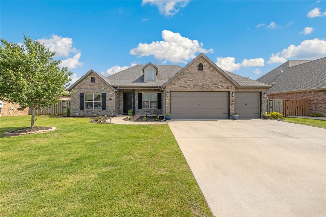Experience luxurious living in this 4-bedroom, 3-bathroom home located in SW Rogers. Vaulted ceilings in the living room and kitchen create a spacious, inviting atmosphere, perfect for entertaining. The single-level floor plan features a split bedroom layout for privacy. Enjoy granite countertops, stainless steel appliances, wood floors, and a covered patio for summer BBQs. With its blend of elegance and functionality, this home offers comfort and style in a prime location. No showings until 7/17/24.