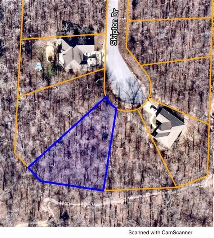 Beautiful Bella Vista lot on cul-de-sac. Directly on the Back 40 Trail. You'll fall in love with everything Bella Vista has to offer. 8 golf courses, 7 lakes, waterfalls, pools, tennis, fitness, fun range and hundreds of miles of trails for walking, hiking or biking. Just a short drive or mountain bike ride to Bentonville and Bentonville schools.
