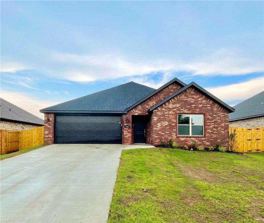 Quality new construction. Beautiful 3 bed, 2 bath, 1982 sqft house with open floor plan. Eat-in kitchen with pantry features stainless steel appliances and granite countertops. Large spacious closets in every room. Smart home features include Google Nest thermostat and Ring doorbell. Centrally located in Siloam Springs close to schools, parks, and beautiful downtown Siloam.