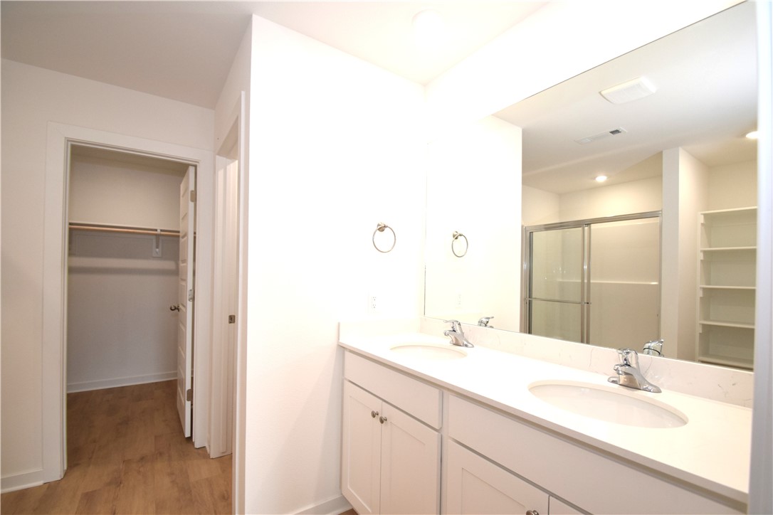 Wagon Wheel Crossing - Residential Lease