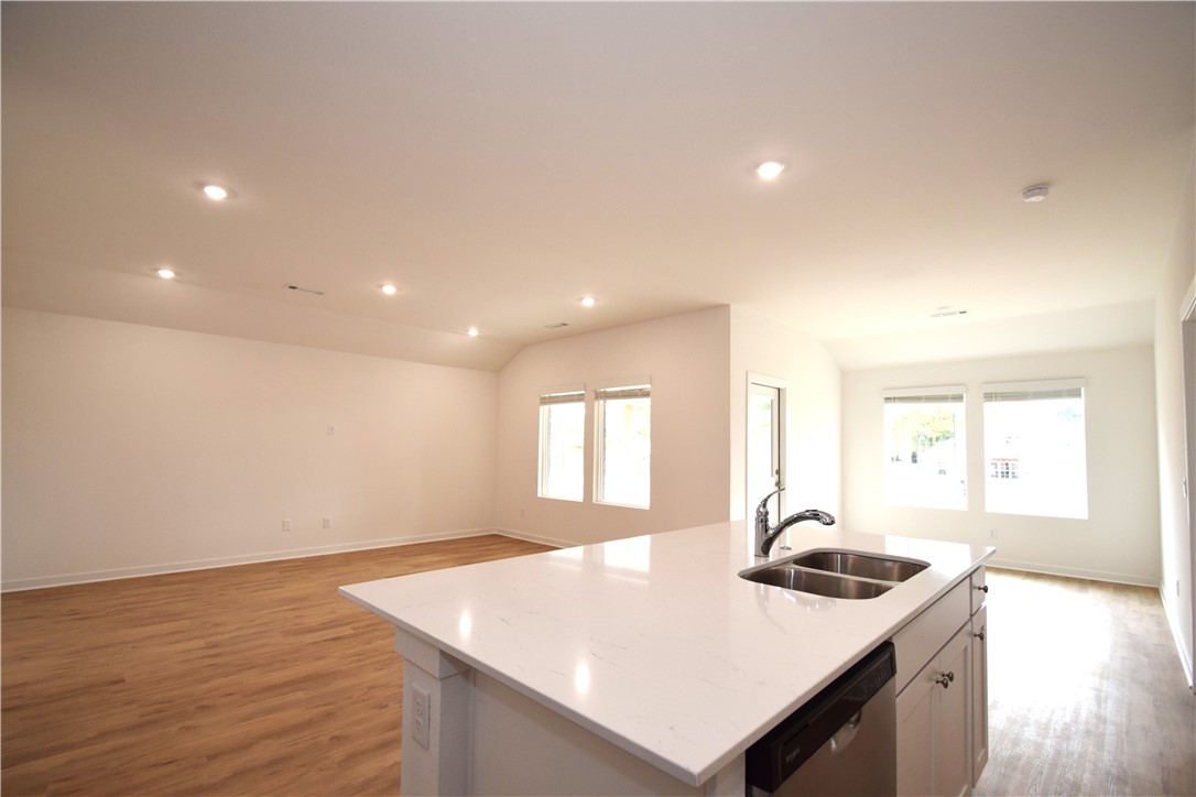 Wagon Wheel Crossing - Residential Lease