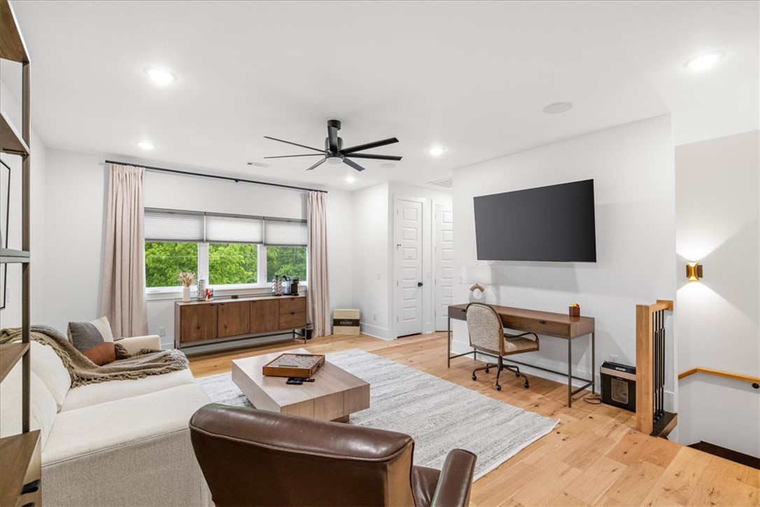 1137-1139 MONROE HORIZ PROP REGIME-BENTO - Residential