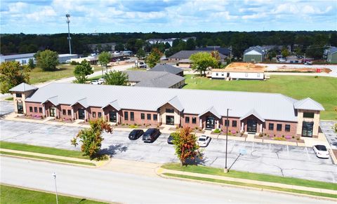 Photo of 2323 W Chestnut Street, Rogers, AR 72756 (MLS # 1324745)