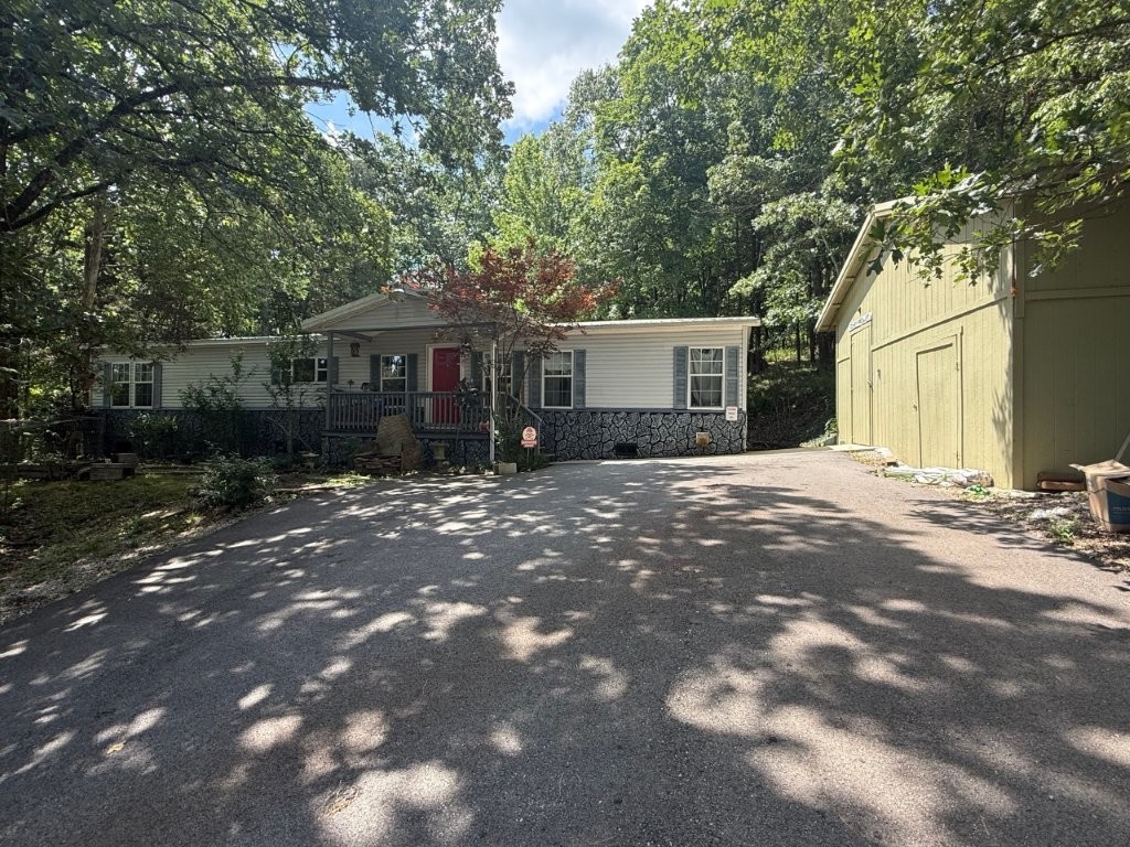 Whether you are looking for your next home, vacation place, or investment you'll enjoy this quiet and wooded setting! House features a large open concept. Primary bedroom boasts a large walk-in closet, soaking tub, and walk in shower. a garden & open sitting area located out front. Chain link fence in the back for your fur babies! Great shop/storage area for your outdoor supplies. HVAC was replaced in 2021, roof replaced in 2023, water heater 2025. Close to all the amenities offered in Holiday Island, and you can be in Eureka Springs for dinner in under 30 minutes! What more could you ask for?