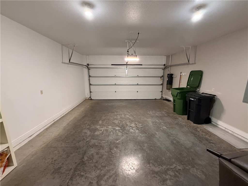 Shadow Valley Twnhms Ph 1 Rogers - Residential Lease