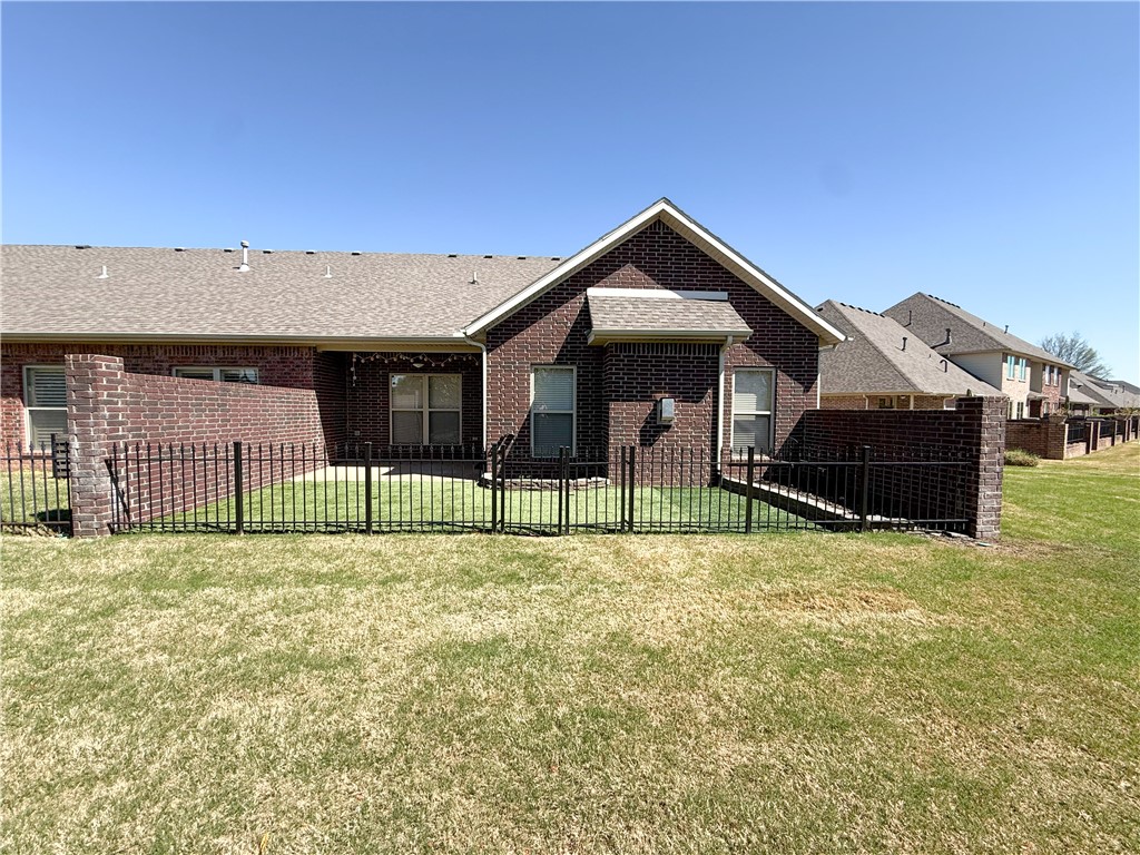 Shadow Valley Twnhms Ph 1 Rogers - Residential Lease