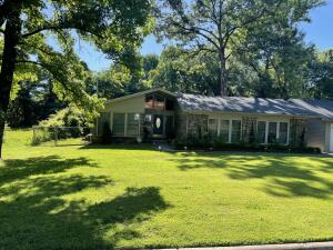 BIG PRICE REDUCTION ON THIS STUNNING HOME ON THE WEST SIDE OF TOWN SELLERS MOTIVATED!! It has plenty space for your growing family, 2,600 sf, 5 bedrooms, and 3 bathrooms. The eat-in kitchen is perfect for your enjoyment. The dining room can also be used as an office or a play room if you would like. Come to see this beautiful home, the oversized garage and 50 AMP RV hookup are other reasons for you to love this Home. Located few minutes away from Clinics and market stores. Call me to schedule a showing!