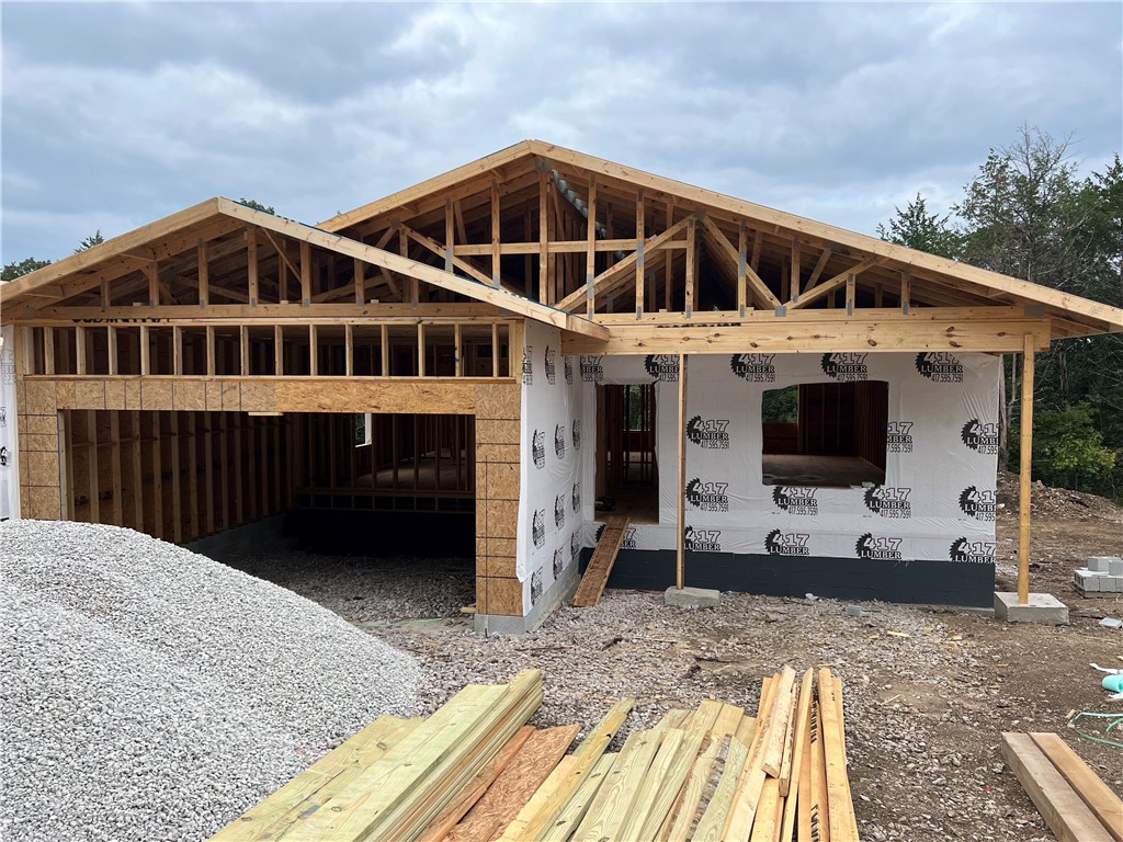 Brand New Construction! The finished home will be 3 BR, 2 BA, 1,286 SQFT, with a large open floor plan, open concept kitchen with island, covered front porch, 2x6 exterior walls, and a garage. The home is close to Bull Shoals Lake and Diamond City golf course. The house will have vinyl plank flooring in the living and kitchen and then carpet in the bedrooms. Come check it out today.