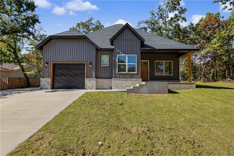 Photo of 2 Whalsay Lane, Bella Vista, AR 72715 (MLS # 1366084)