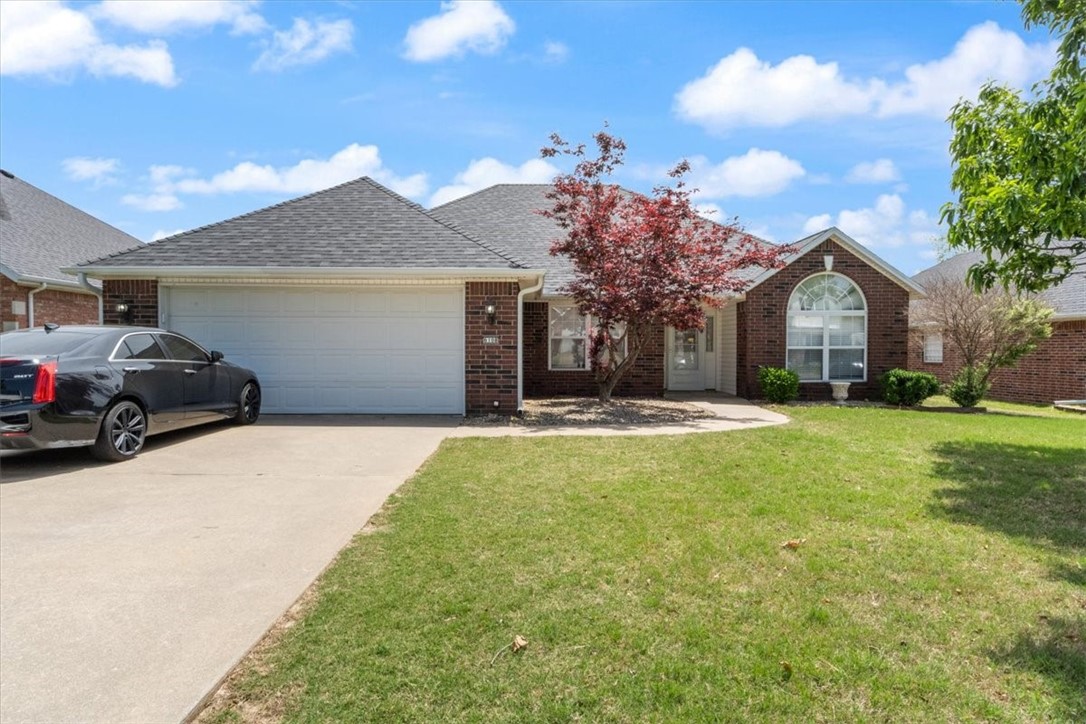 Are you looking for a beautiful home in one of the best locations in Northwest Arkansas? This ideal split floorplan has 3 bedrooms 2 bath and large backyard located on a cul de sac and just minutes from shopping, entertainment, bike trails, healthcare, Interstate 49 and is in the Bentonville Public School District.