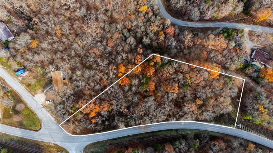 This upslope lot offers stunning views of the valley, providing the perfect setting for a custom home with a beautiful backdrop. The elevated position gives you the opportunity to capture panoramic scenery while maintaining privacy. It’s a unique lot in a desirable location, ideal for someone looking to build a home that takes full advantage of the views and surrounding landscape.