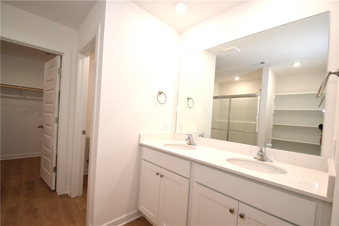 Wagon Wheel Crossing - Residential Lease