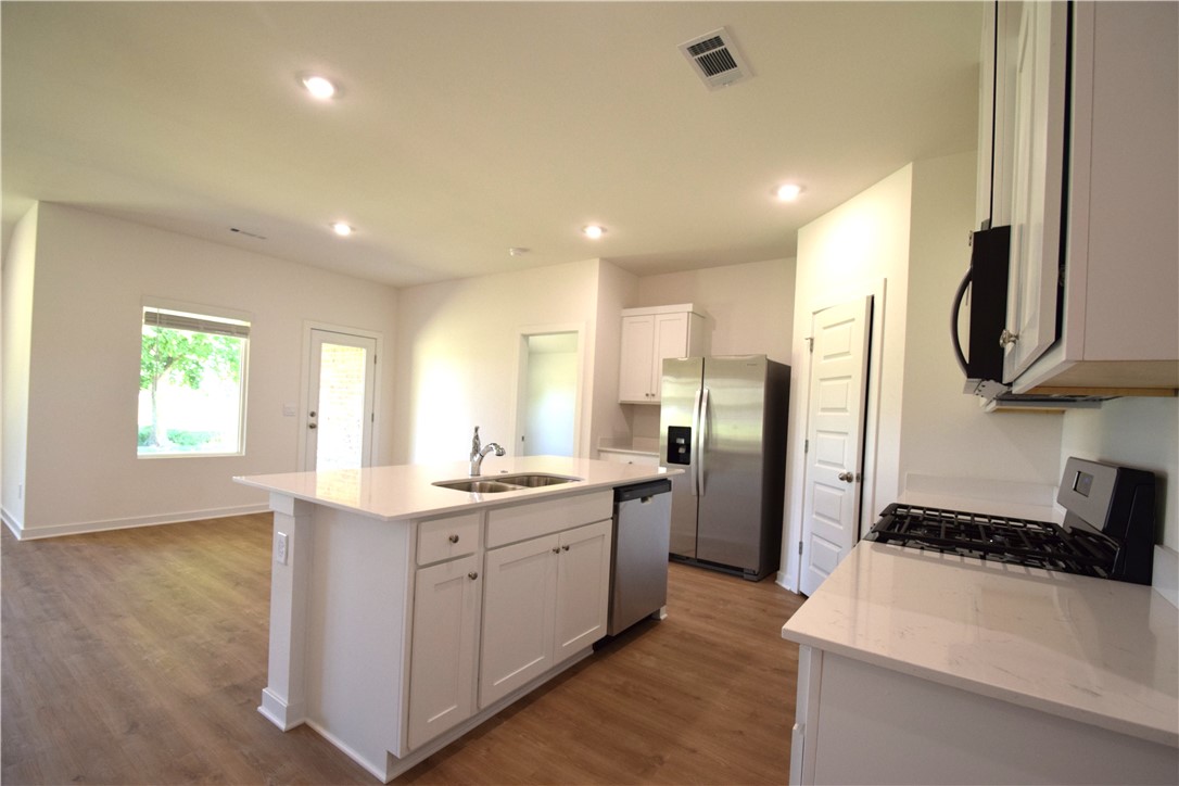 Wagon Wheel Crossing - Residential Lease