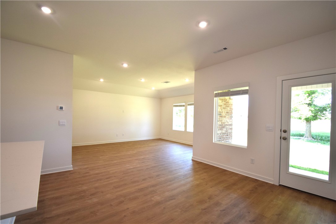Wagon Wheel Crossing - Residential Lease