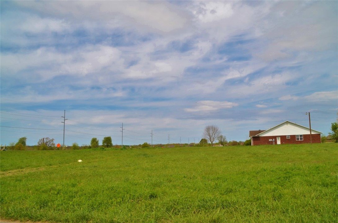 Ideal development opportunity in SW Bentonville - Vacant land for commercial office development possibility. Frontage on SW Regional Airport. Close to new Bentonville schools & shopping. Roads are expanding & area is continuing with new development.