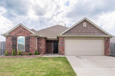 Photo of 4511 W Wales Drive, Fayetteville, AR 72704 (MLS # 1324797)