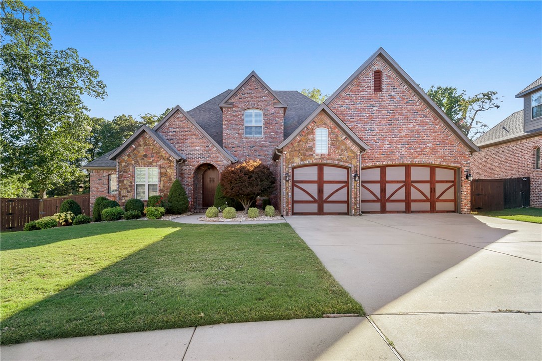 This meticulously maintained home in highly desirable Woods Creek has space for everyone.This beauty features 5 bedrooms (3 on the main level), 4 full baths, 1 half bath, formal dining space, an office and a bonus room with HD projector and surround sound. The well appointed eat in kitchen is perfect for quiet meals. Enjoy entertaining around the gorgeous inground pool surrounded by new pavers, or spend chilly fall nights around the new firepit. There are built-ins and plantation shutters throughout, and lots of storage space.The lots backs to community green space and there's a lovely view of one of Woods Creek's ponds.
Conveniently located to I-49 and minutes to Crystal Bridges and Downtown Bentonville, you couldn't ask for a better location. New roof in 2020