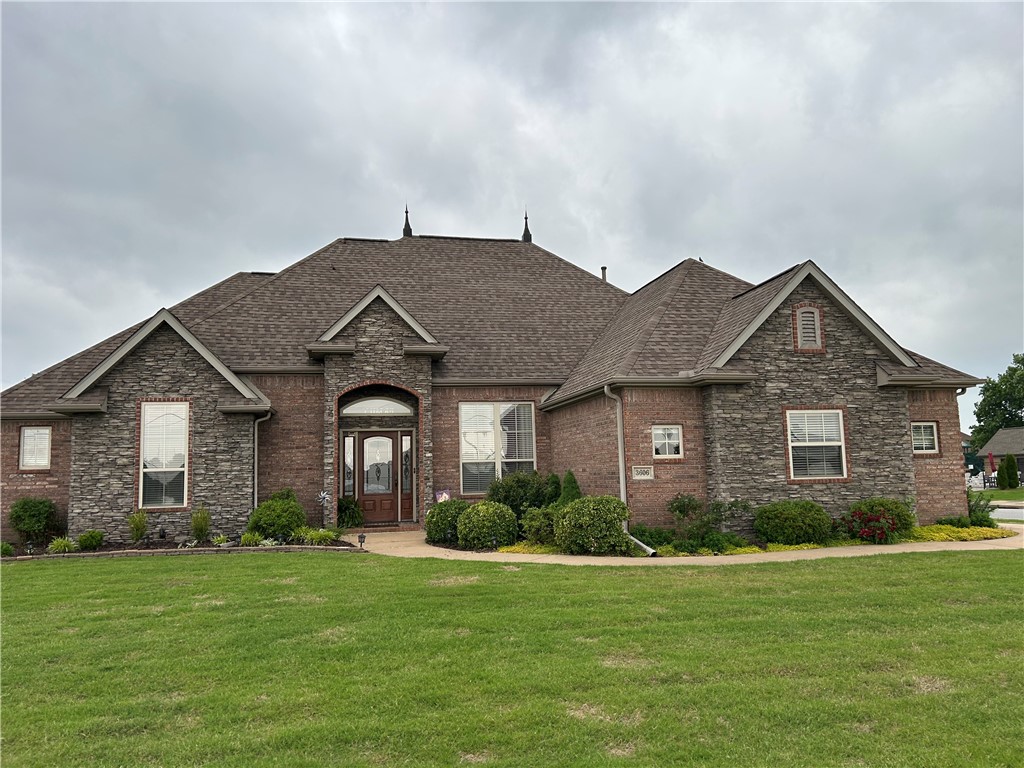This beautiful home is located in the sought-after Lexington subdivision in SW Rogers. This home features 3 bedrooms plus an office and 3 full bathrooms. It has a large, covered patio to enjoy and to entertain.