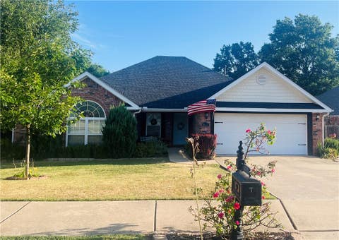Photo of 617 Highland Court, Siloam Springs, AR 72761 (MLS # 1359057)