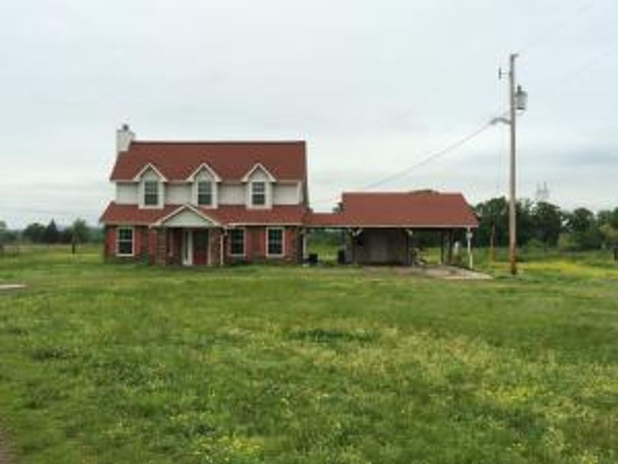 THIS 4 BDRM/2.5 BATH HOME SITS ON 20 ACRES, STORM SHELTER, FENCED, POND, AND READY FOR LIVESTOCK. THE EXTRA LARGE LR HAS CERAMIC TILE AND A FIREPLACE. 2 BDRMS/1.5 BATHS DWN STAIRS AND 2 BDRMS/1 BATH UP STAIRS. HOUSE CAN ALSO BE SOLD WITH 3 ACRES FOR $149,500. SEE MLS #16-909