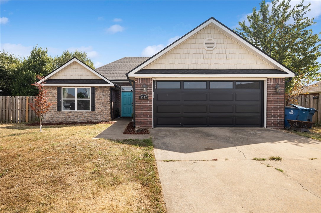 The only 4 bedroom in Pea Ridge under 300K that is move in ready! Enjoy a convenient location to schools and community pool. New Roof and gutters 2025.New Garage Door 2025. New HVAC and windows 2024. New tankless water heater in 2022. New kitchen granite counter tops and painted cabinets. New shower in master bath.