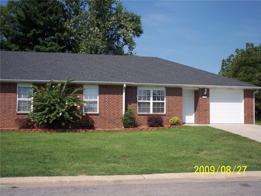 Lawn care & landscaping provided on this beautifully kept set of duplexes. Three Bedrooms, two baths, 1 car garage. Large kitchen with lots of cabinets. New carpet and paint. Close to a park.