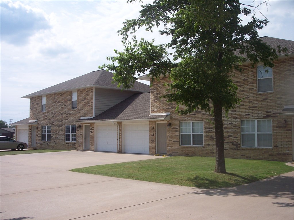 Nice townhome with 2 bedrooms and 1/2 baths. All bedrooms are upstairs. Comes with Refrigerator, Microwave, Stove and Dishwasher. It has hookups for a washer and dryer. All electric.
