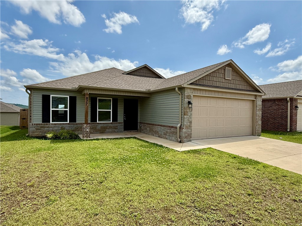 Charming 3BR/2BA New Home in South Fayetteville
Located in the desirable Park Meadows community, this newly built home offers comfort and convenience in a prime South Fayetteville location. Just minutes from the University of Arkansas, the Downtown Square, and Dickson Street, you'll enjoy easy access to everything Fayetteville has to offer. Don't miss the opportunity to live in this inviting and well-connected neighborhood!