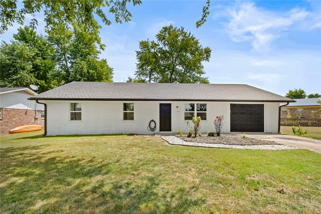 This beautifully updated single-family home will be ready for its next tenant starting September 1st! Featuring 3 bedrooms and 1.5 bathrooms, this home combines comfort and convenience with a thoughtful remodel and modern amenities. Enjoy easy access to Hwy 412, plus the added perks of a refrigerator, washer & dryer, and a fully fenced yard—perfect for relaxing or letting pets play.