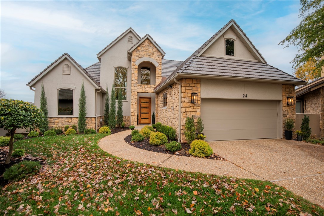 Stunning Golf-Front Garden Villa in Pinnacle Country Club! This home has been meticulously updated with high-end finishes throughout, offering a luxurious lifestyle. The kitchen boasts custom cabinetry, quartz countertops, and Monogram appliances. Open-concept living areas flow seamlessly, with large windows that frame the breathtaking views of the golf course. Enjoy the finished basement offering ample space for entertaining, along with a full wet bar and dedicated exercise room. The outdoor living space is equally impressive. This is a must see!