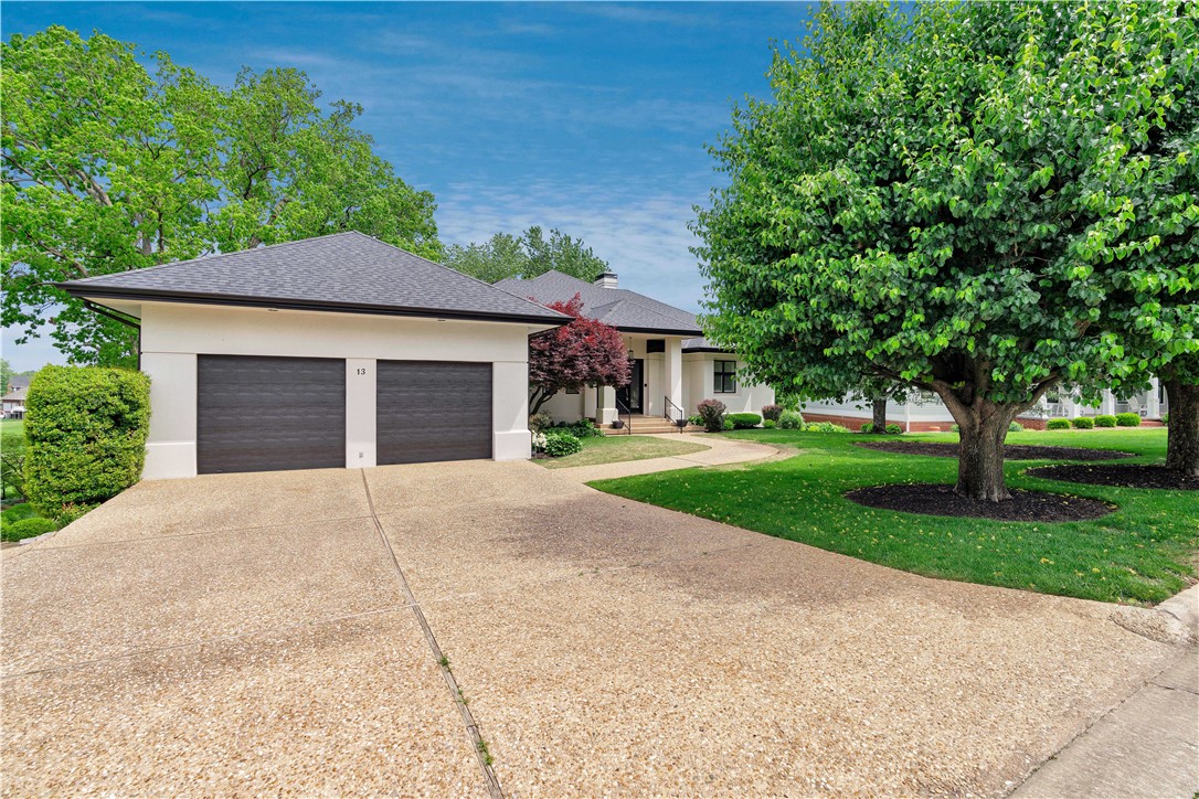 PRIME LOCATION OF THIS BEAUTIFUL CONTEMPORY HOME SITTING ON TEE BOX #13 OF THE PINNACLE COUNTY CLUB. TWO LARGE DECKS TO WATCH
ALL THE GOLF TOURNAMENTS-OR JUST WATCH NORMAL PLAYERS. HOME HAS LIVING ROOM, 15' - 20' CEILINGS. EAT-IN KITCHEN WITH VIEW OF COURSE. MASTER BEDROOM WITH SITTING AREA OVERLOOKING THE COURSE. LARGE MASTER CLOSETS AND LARGE WALK IN SHOWER. STAIR MASTER GOING TO DOWNSTAIRS AREA. SECOND COMPLETE KITCHEN IN DOWNSTAIRS, SECOND LIVING ROOM, 2 MORE BEDROOMS-GARAGE FOR GOLF CART. THIS AREA WOULD MAKE A GREAT PLACE FOR A MOTHER-IN-LAW SUITE OR GROWN CHILDREN. HVAC REPLACED 2017 REFRIGERATOR 2020--MICROWAVE DOUBLE OVENS 2022 .THIS PROPERTY IS A TRUST AND IS BEING SOLD "AS IS" OFFERS ACCEPTED THRU NOON ON MAY 5, -BANK WILL REVIEW ON TUESDAY. DECISION MADE BY 5PM. SHOWN BY APPOINTMENT ONLY .