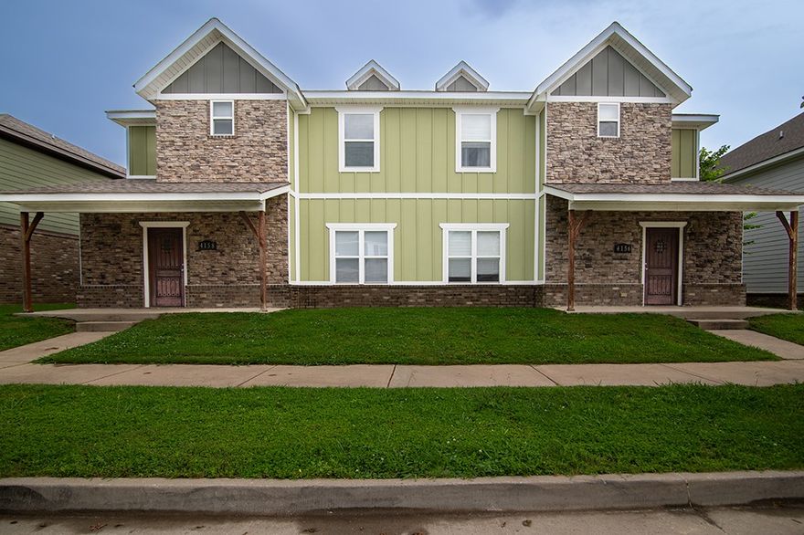 Modern 4 Bed / 4 and half bath Duplex Ideal for Students or Investors!
Located in a well-maintained subdivision, this spacious and modern duplex offers the perfect blend of comfort and convenience. Each bedroom features its own private bathroom, making it an ideal setup for student living or a smart investment opportunity.

Open-concept kitchen and living area

Contemporary finishes and appliances

Low-maintenance design

 In-unit laundry

 Ample parking available

Close to university, shopping, and public transit



Whether you’re looking to house college students or expand your investment portfolio, this turn-key property delivers both style and steady rental potential. 
Contact now for more info.or private showing.