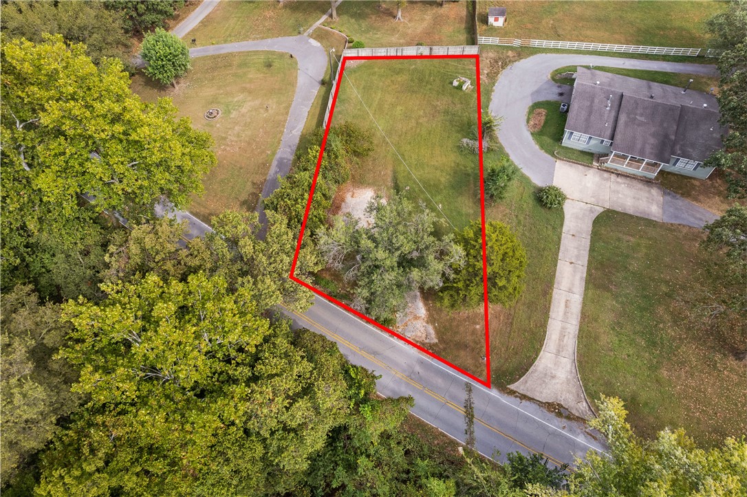 Fantastic opportunity to own a vacant lot in a prime Springdale location! This property is conveniently situated near key amenities including Har-Ber High School, Hunt Elementary, and several parks and recreation facilities. Enjoy proximity to shopping, dining, and entertainment options with easy access to major highways. Whether you’re looking to build your dream home or invest in a growing area, this lot offers endless potential. Don’t miss out on this excellent location with everything you need just minutes away!