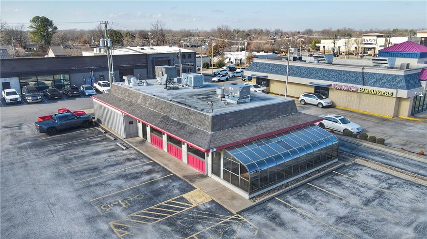 Position your business along one of Bentonville’s most visible and active corridors at 1117 N Walton Drive, adjacent to Walmart Neighborhood Market and minutes from downtown Bentonville. This retail/restaurant opportunity offers strong traffic exposure in a growing trade area, surrounded by established retailers, neighborhoods, and major employers.
With a flexible layout and excellent accessibility, the space is well suited for food service, retail, or service-oriented users seeking a presence in Northwest Arkansas.