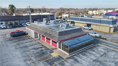 Photo of 1117 N Walton Boulevard, Bentonville, AR 72712 (MLS # 1332478)