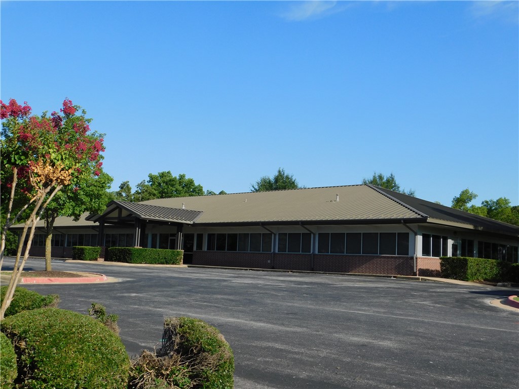 Closest office park to the new Walmart Global Campus. On-site property management, direct access to I-49. Amenities include: on-site fitness center, mountain bike trail, hotel & daycare services. Security deposit is equal to first month's rent. Tenant pays for phone, internet and janitorial services.