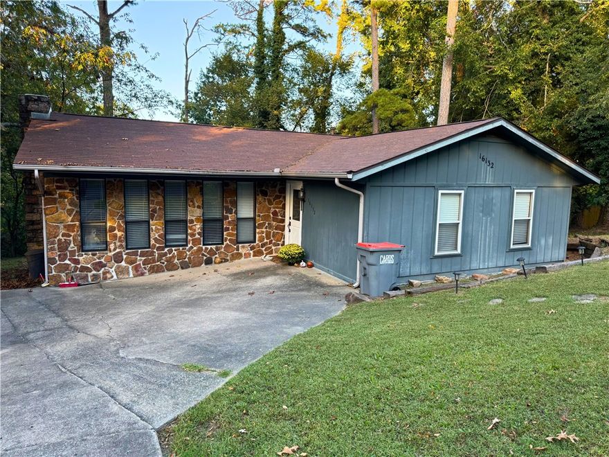 Charming Rogers Home Near Beaver Lake & Downtown!

Discover this adorable and well-maintained home perfectly situated just minutes from Beaver Lake and the heart of Downtown Rogers. Step inside to a spacious living room featuring a beautiful rock gas-log fireplace and tall windows that fill the space with warm, natural light.

The kitchen offers plenty of cabinet storage, a cozy eat-in area, and the refrigerator conveys! The primary suite includes a dual vanity, providing both comfort and convenience.

Enjoy relaxing or entertaining in the spacious backyar, ideal for gatherings or simply soaking in the peaceful surroundings. Plus, you’ll have peace of mind with a brand-new roof installed in 2020!

Don’t miss your chance to call this beautiful home yours—schedule a private tour today!