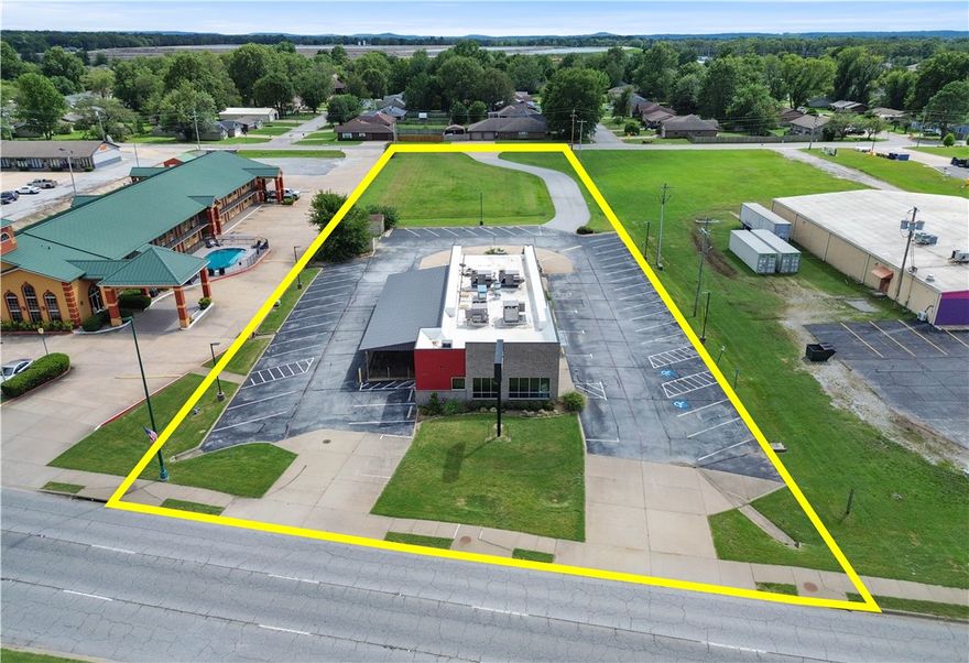This exceptional commercial property, located at 1400 US Highway 412 West in Siloam Springs, offers [Number] square feet of versatile space ideal for a variety of businesses. Boasting a prime location with high visibility and easy access, this property presents a unique investment opportunity.  The property includes  Contact us today to schedule a showing!