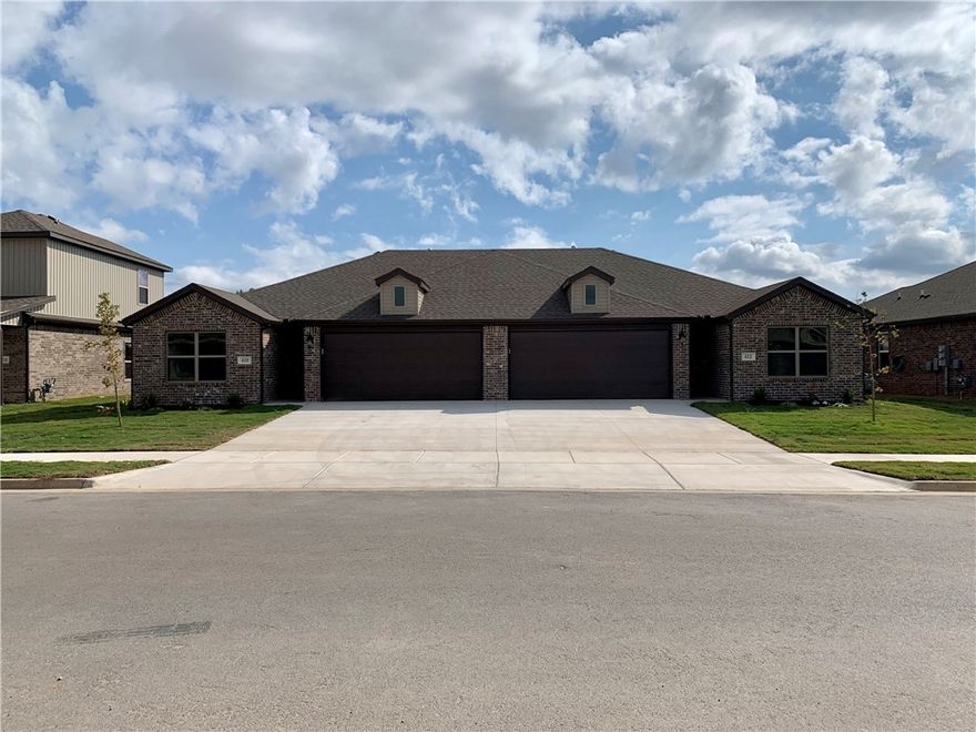 BRAND NEW CONSTRUCTION! These duplexes were just completed and are move in ready! Great Location and close to everything Bentonville and Centerton have to offer. Split floor plan w/ 2 car garage, granite counter tops, ceramic wood look tile flooring, 6ft privacy fenced yard and more. Here's your chance to live in New Construction with out having to come up with a large down payment to buy! Applications are completed online at prestigenwa.managebuilding.com Anyone 18 years & up must fill out own application. $30.00 App fee per applicant. *** THIS UNIT IS NOT AVAILABLE TO VIEW OR MOVE INTO UNTIL 9/4/2021***
