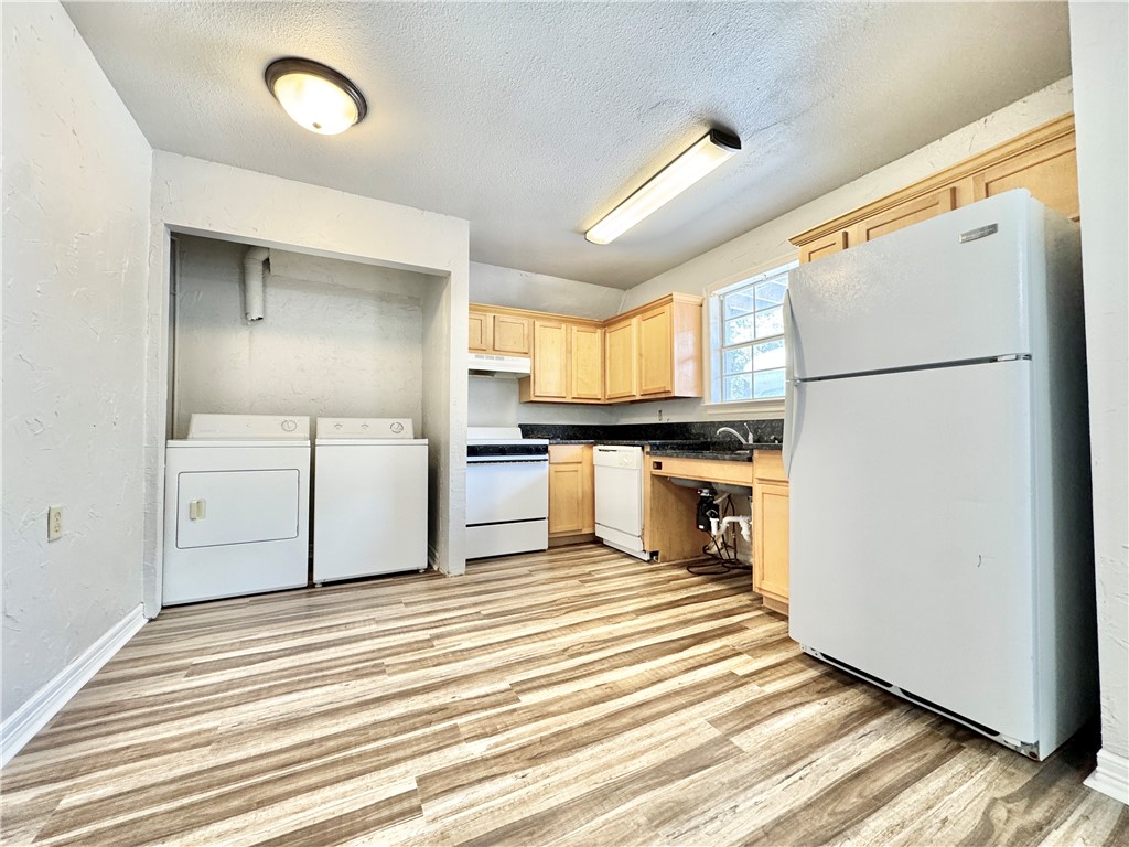 9-16-30 FAYETTEVILLE OUTLOTS - Residential Lease