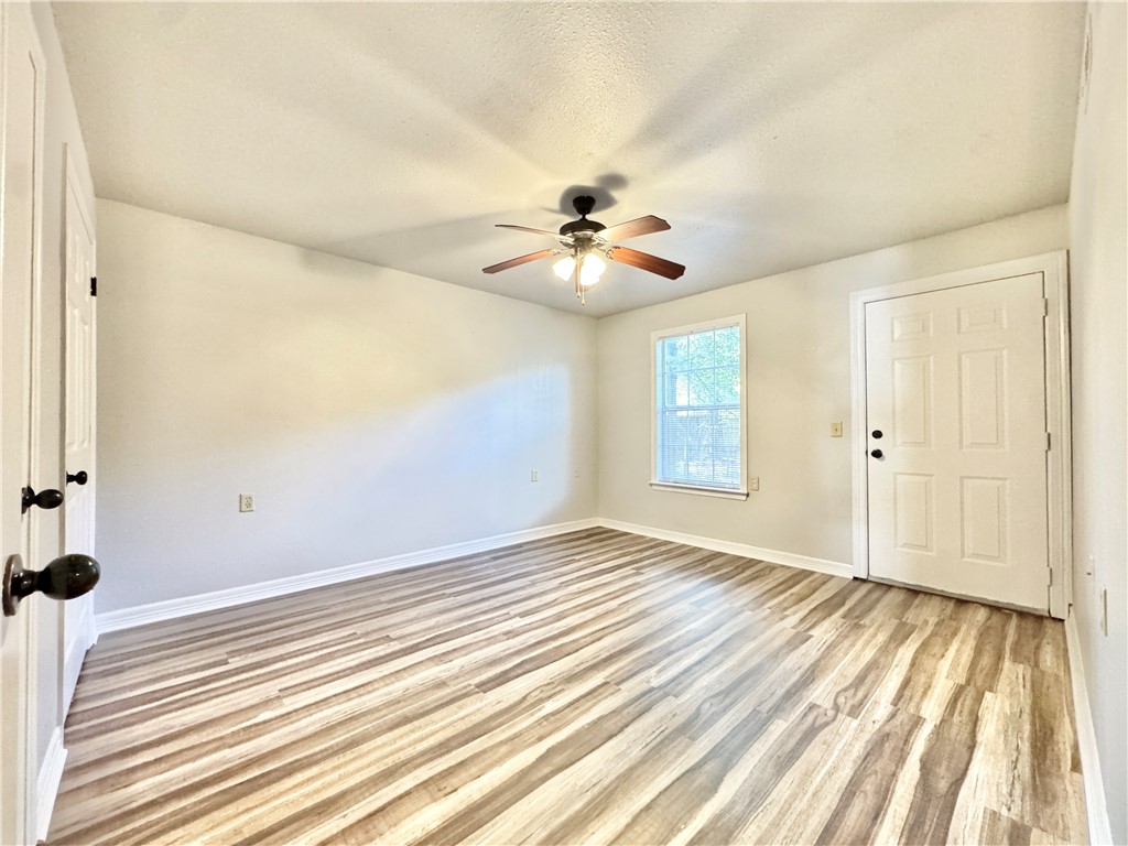 9-16-30 FAYETTEVILLE OUTLOTS - Residential Lease