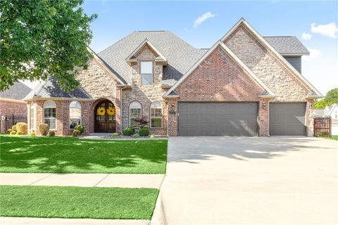 Photo of 3700 SW Plateau Boulevard, Bentonville, AR 72712 (MLS # 1346902)