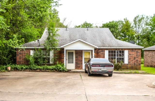 Great investment opportunity in Prairie Grove. 2 bed, 1 bath duplex with wood deck on the back and huge yard. Tenant occupied. No showings without an accepted contract because of tenants and Covid 19.